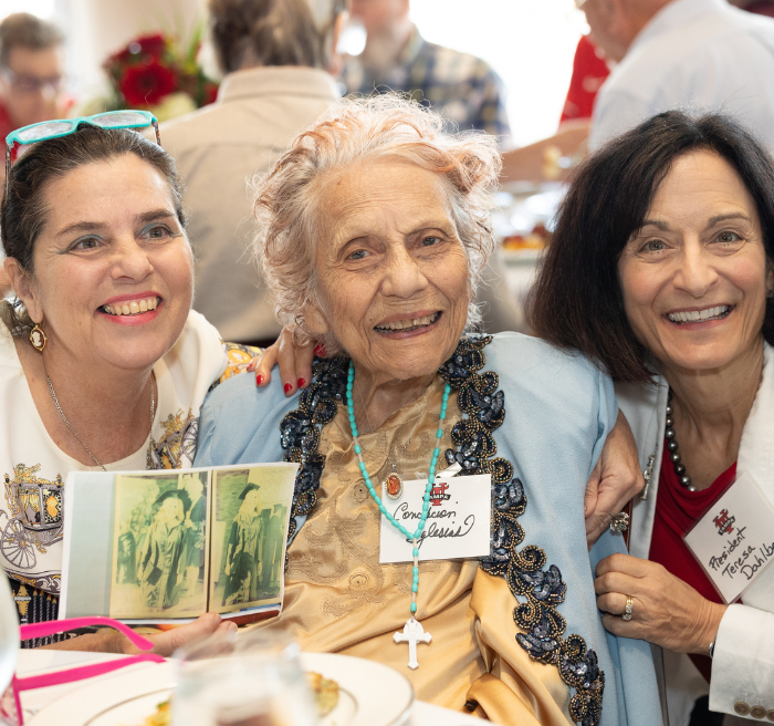 Dr. Dahlberg met with students around campus to hand out cookies after the inauguration ceremony.