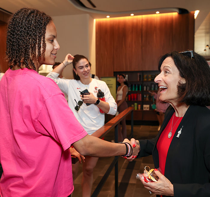 Dr. Dahlberg met with students around campus to hand out cookies after the inauguration ceremony.