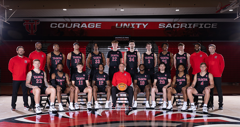 men's basketball team photo