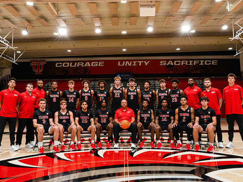 men's basketball team photo