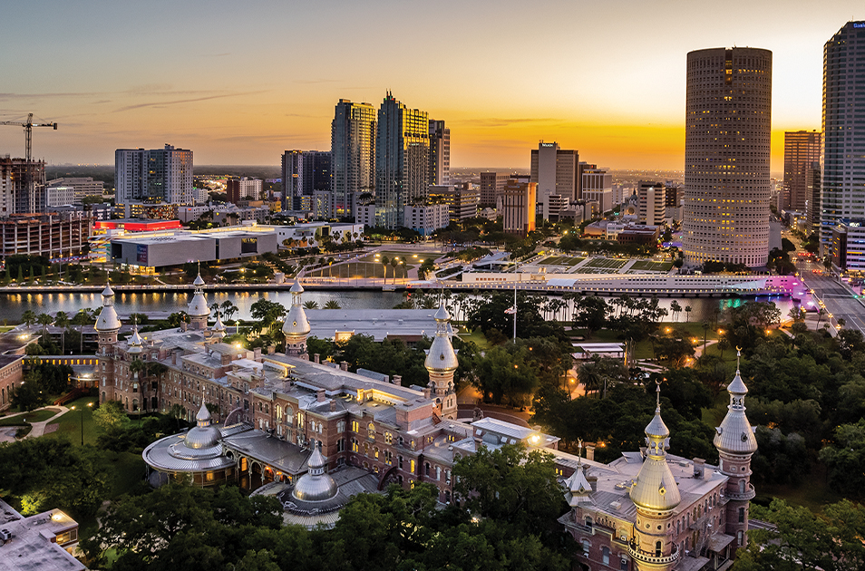 THE UNIVERSITY OF TAMPA’S PLANT HALL AND DOWNTOWN TAMPA’S SKYLINE