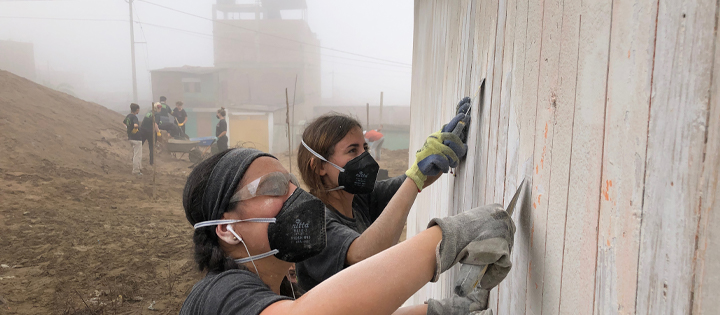 Students volunteering