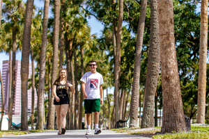 Students walking in Plant Park