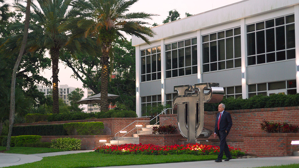 UT President Vaughn Announces He Will Retire in 2024